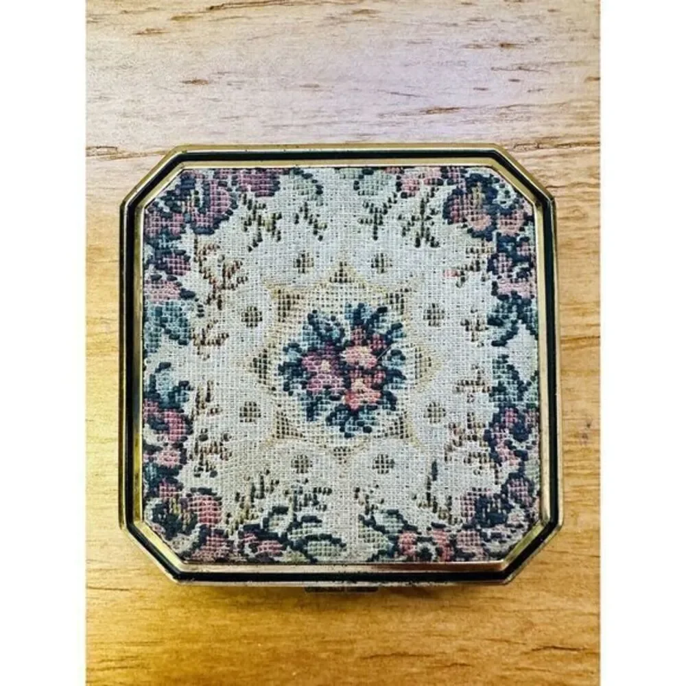 Vintage Elgin‎ American Embroidery Brass Compact Pink Floral 2.5